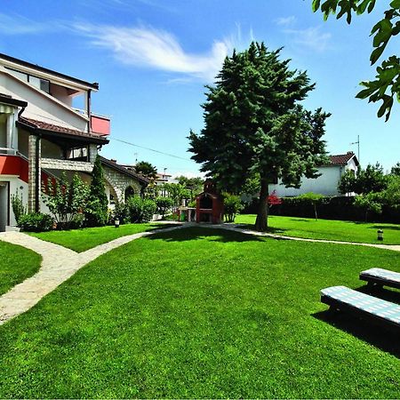 Awesome apartment in Savudrija with 2 Bedrooms&WiFi Buitenkant foto