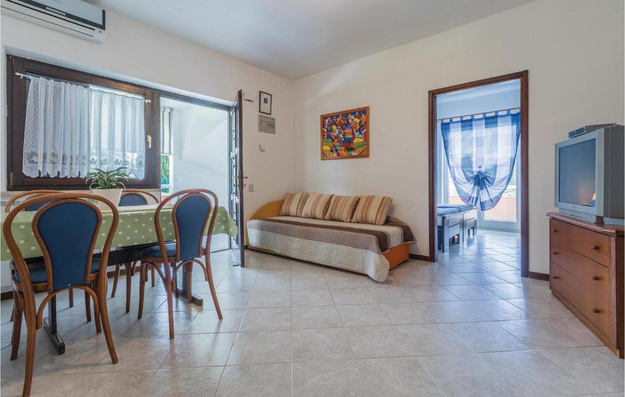 Awesome apartment in Savudrija with 2 Bedrooms&WiFi Buitenkant foto