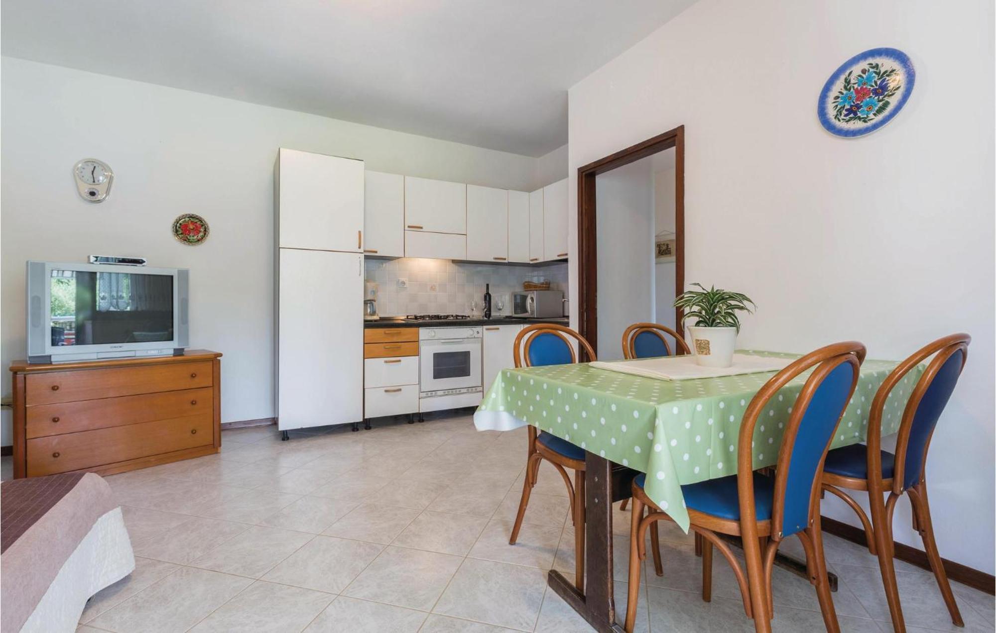 Awesome apartment in Savudrija with 2 Bedrooms&WiFi Buitenkant foto
