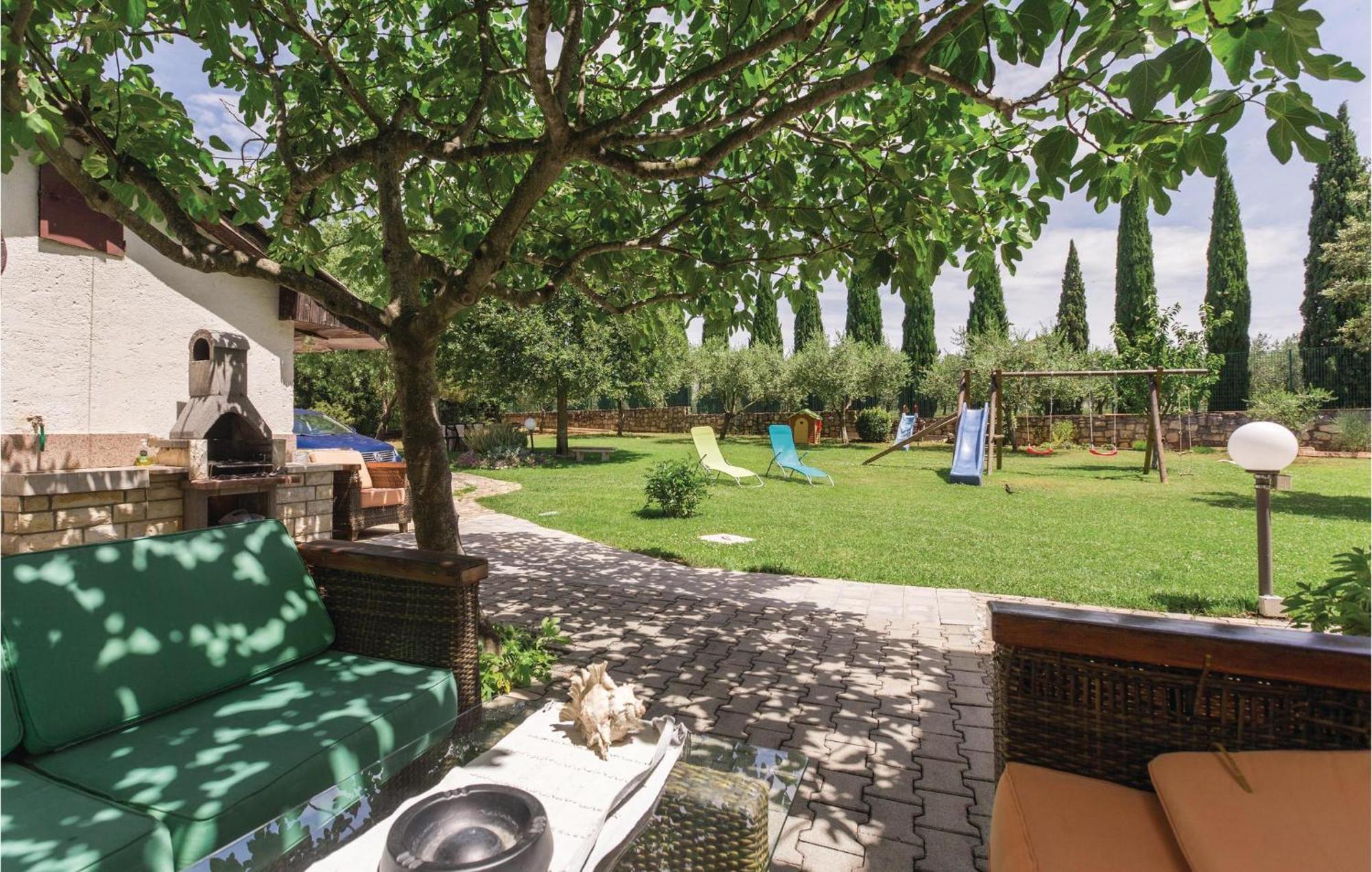 Awesome apartment in Savudrija with 2 Bedrooms&WiFi Buitenkant foto