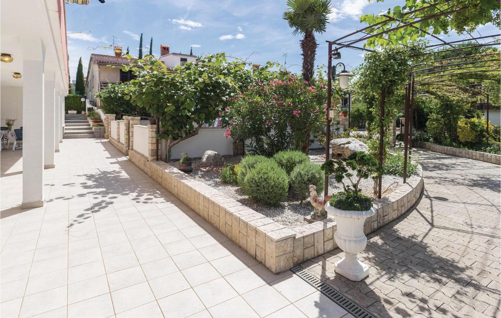 Awesome apartment in Savudrija with 2 Bedrooms&WiFi Buitenkant foto