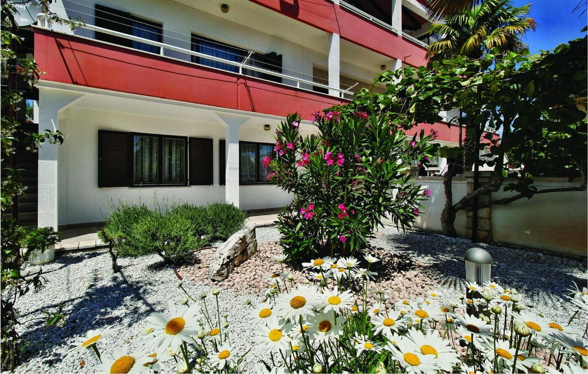 Awesome apartment in Savudrija with 2 Bedrooms&WiFi Buitenkant foto