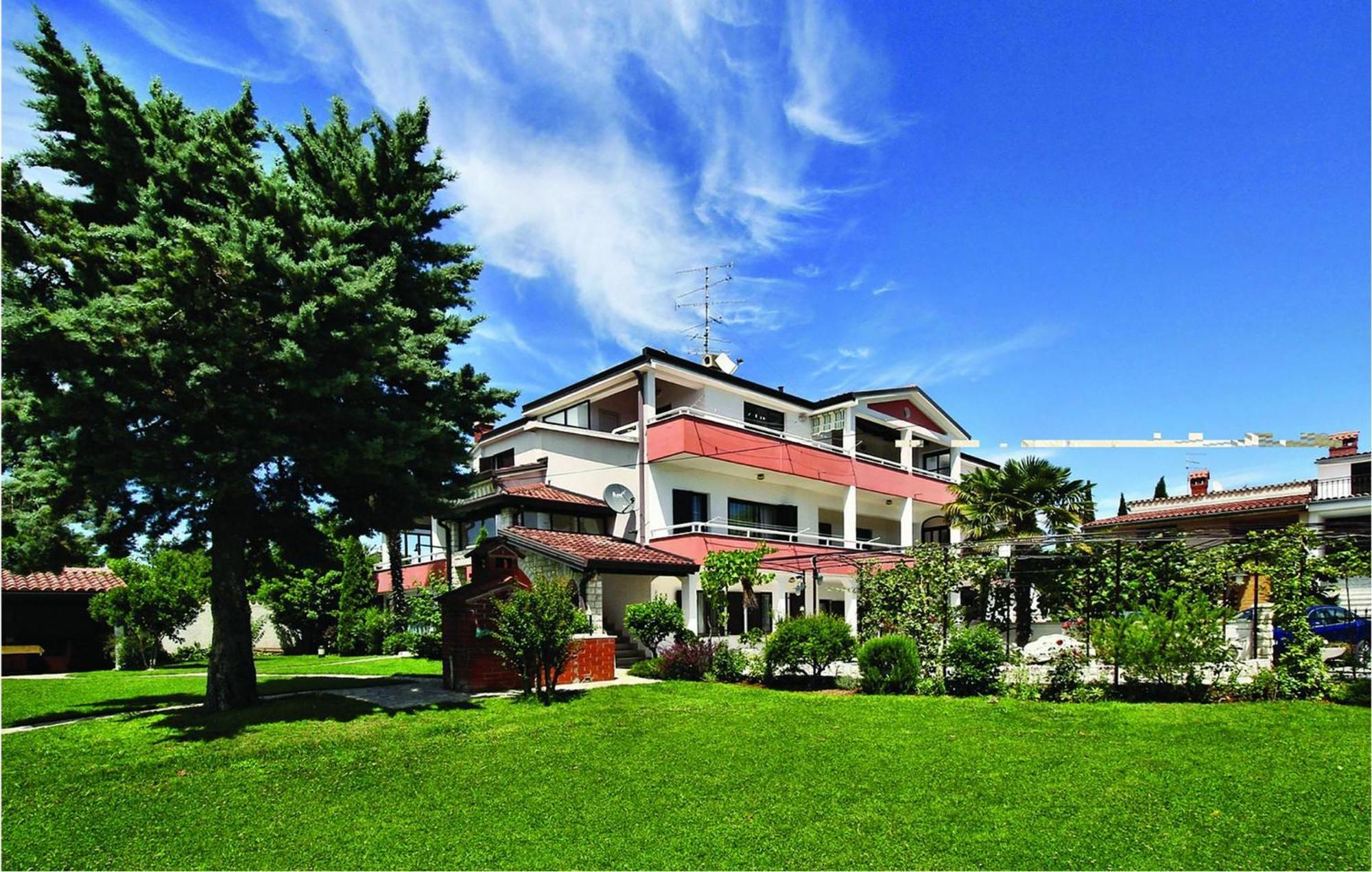 Awesome apartment in Savudrija with 2 Bedrooms&WiFi Buitenkant foto