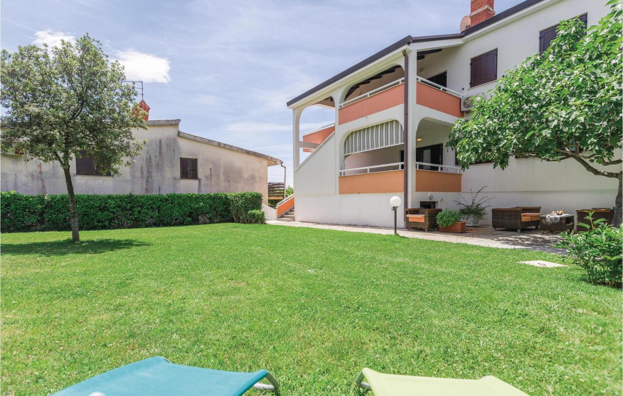 Awesome apartment in Savudrija with 2 Bedrooms&WiFi Buitenkant foto