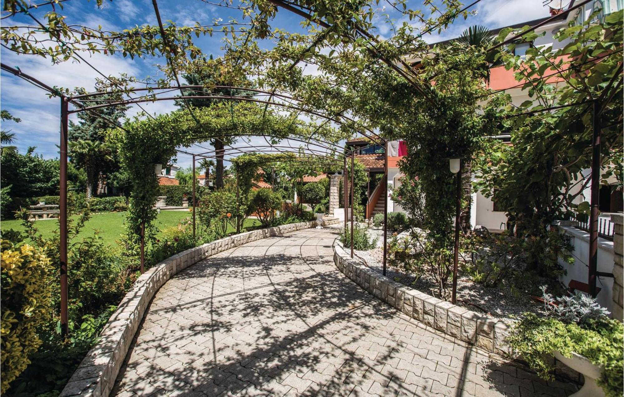 Awesome apartment in Savudrija with 2 Bedrooms&WiFi Buitenkant foto