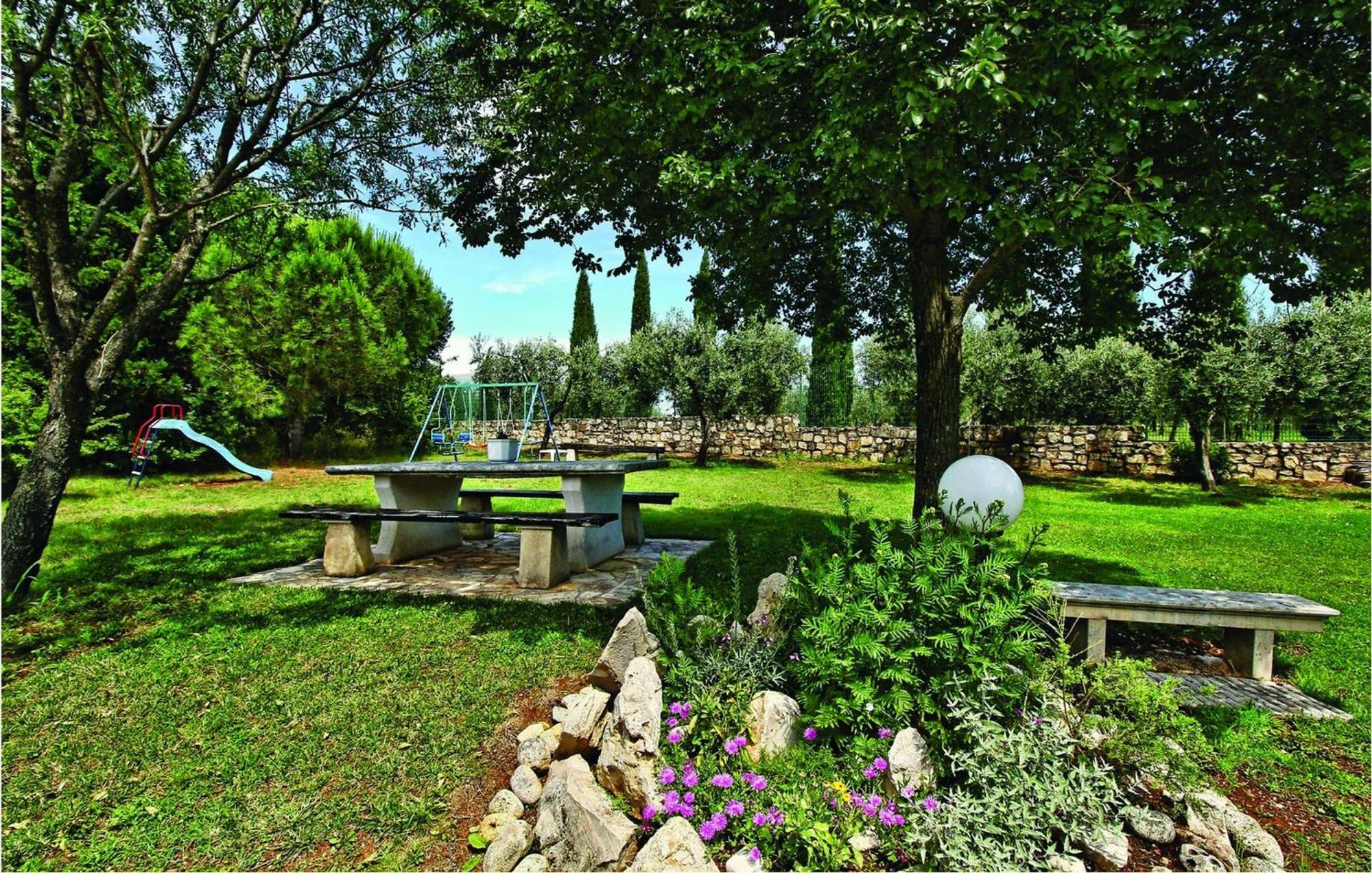 Awesome apartment in Savudrija with 2 Bedrooms&WiFi Buitenkant foto