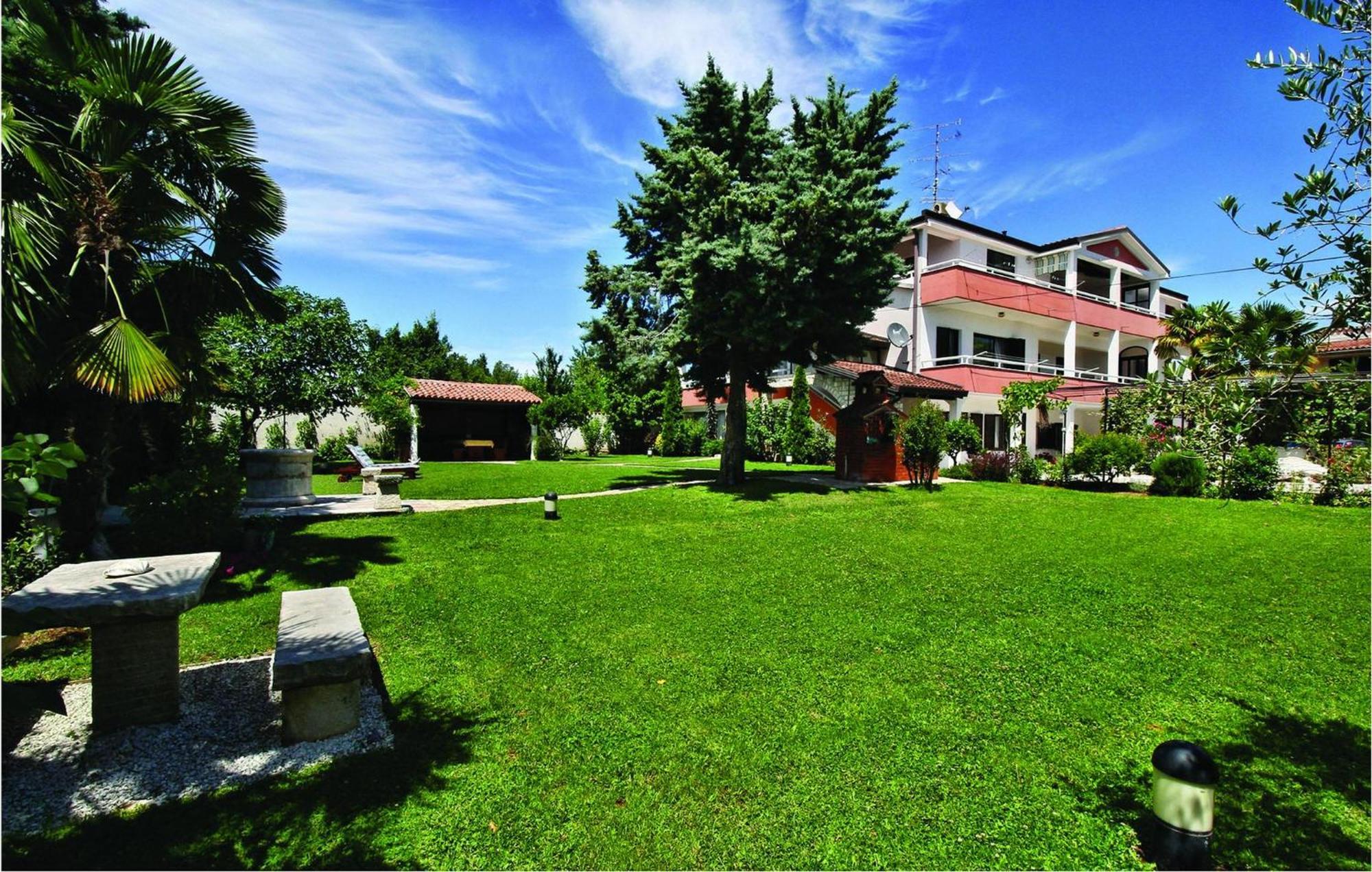Awesome apartment in Savudrija with 2 Bedrooms&WiFi Buitenkant foto