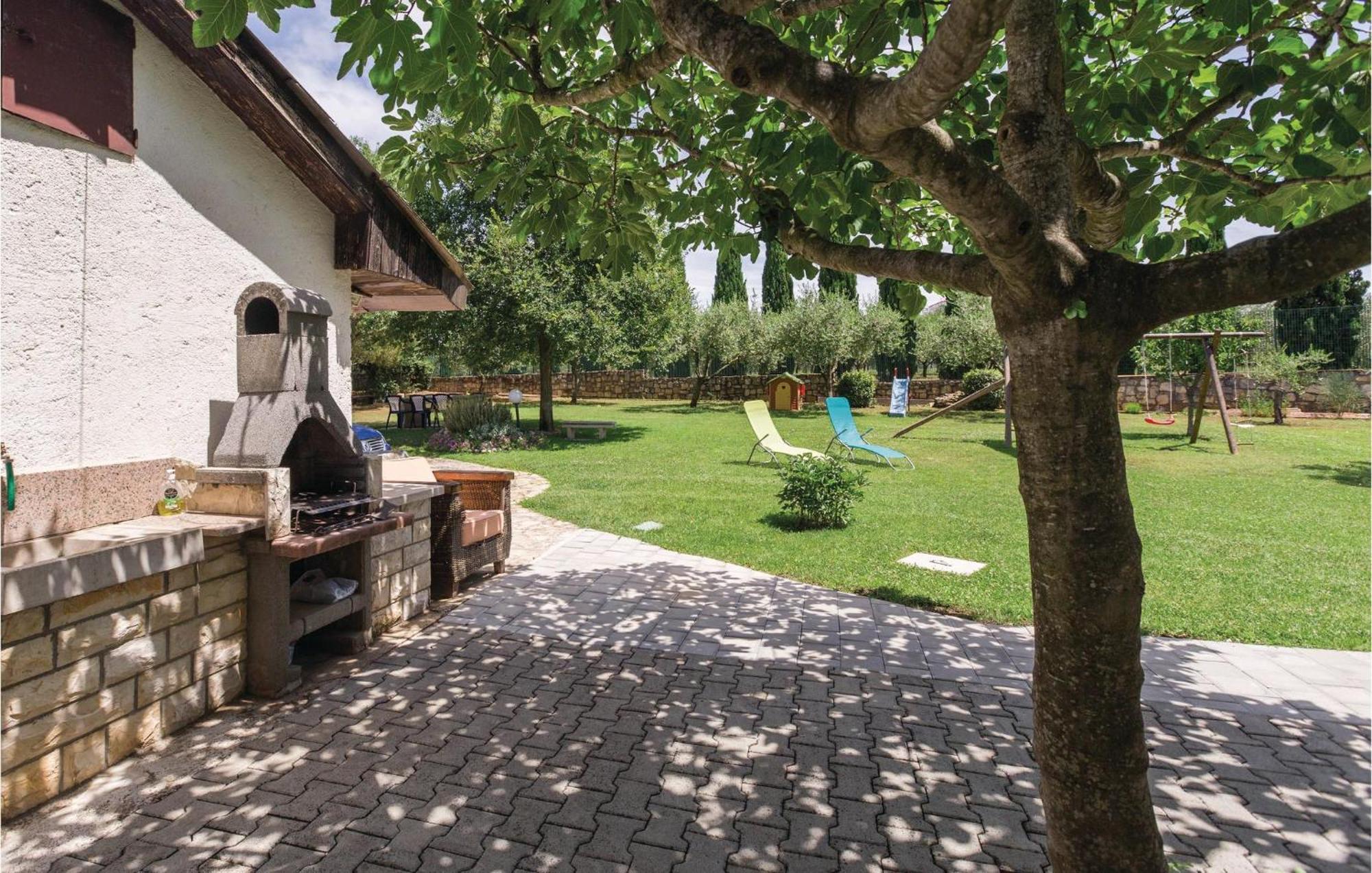 Awesome apartment in Savudrija with 2 Bedrooms&WiFi Buitenkant foto
