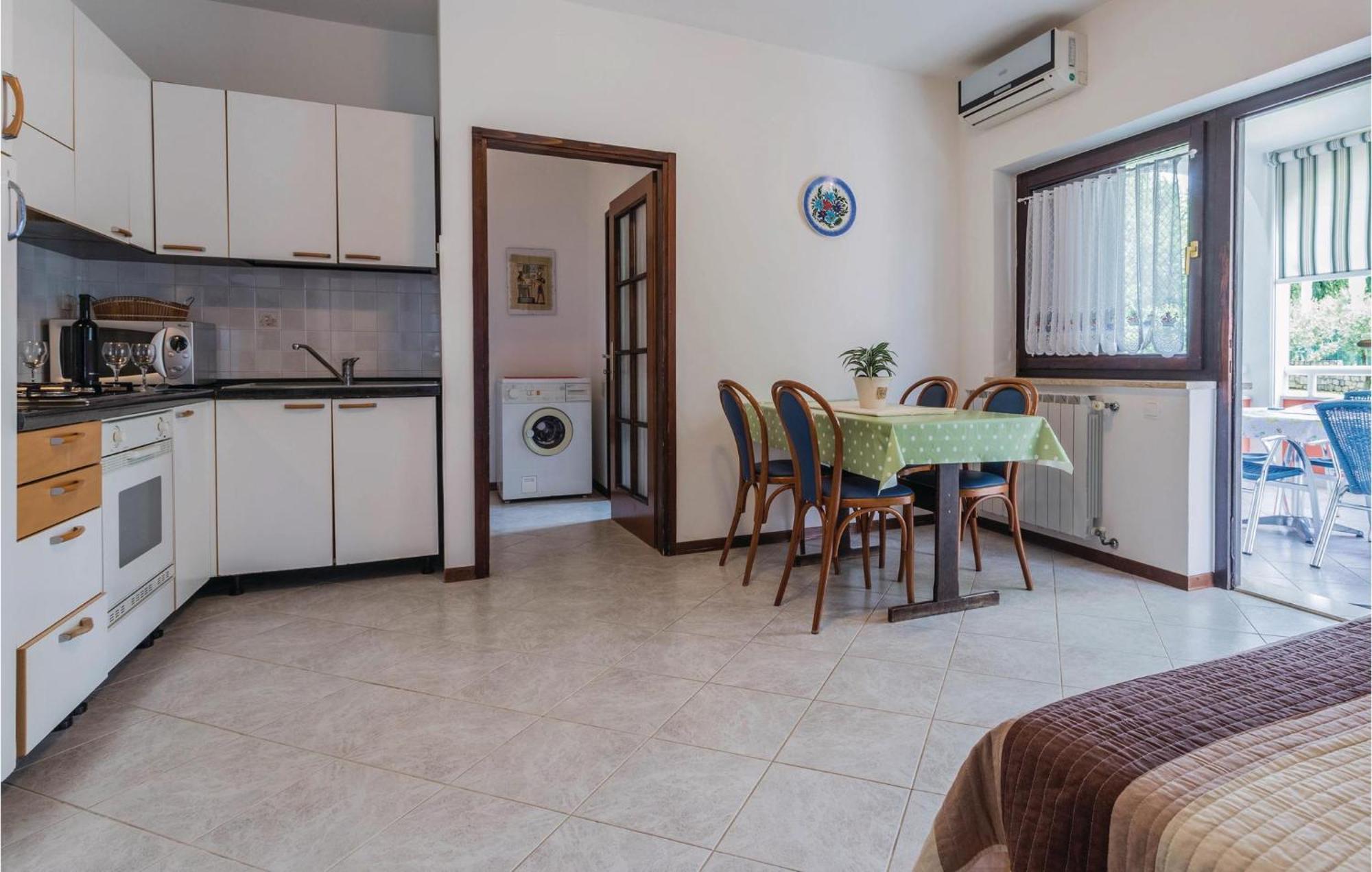 Awesome apartment in Savudrija with 2 Bedrooms&WiFi Buitenkant foto