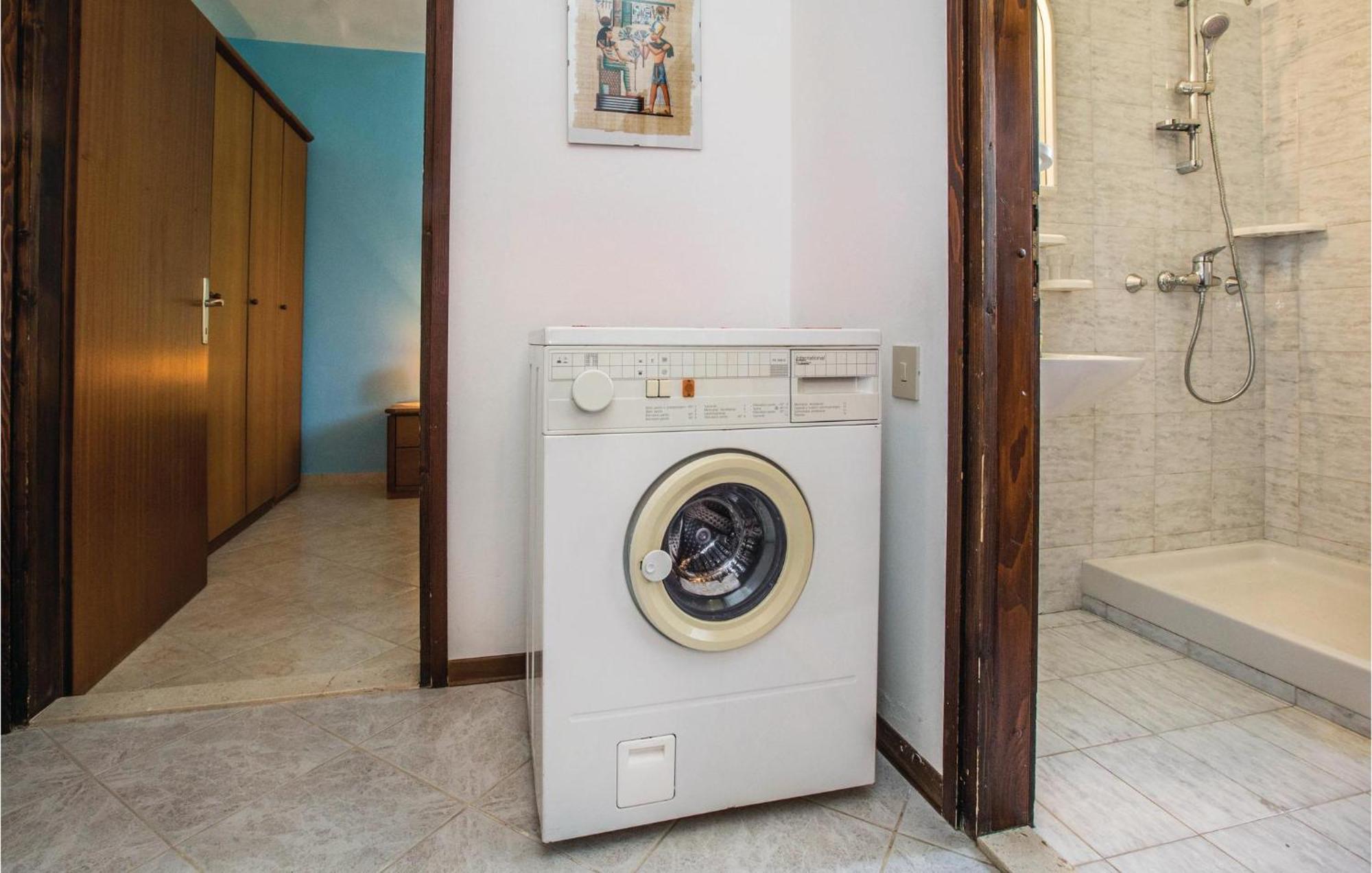 Awesome apartment in Savudrija with 2 Bedrooms&WiFi Buitenkant foto