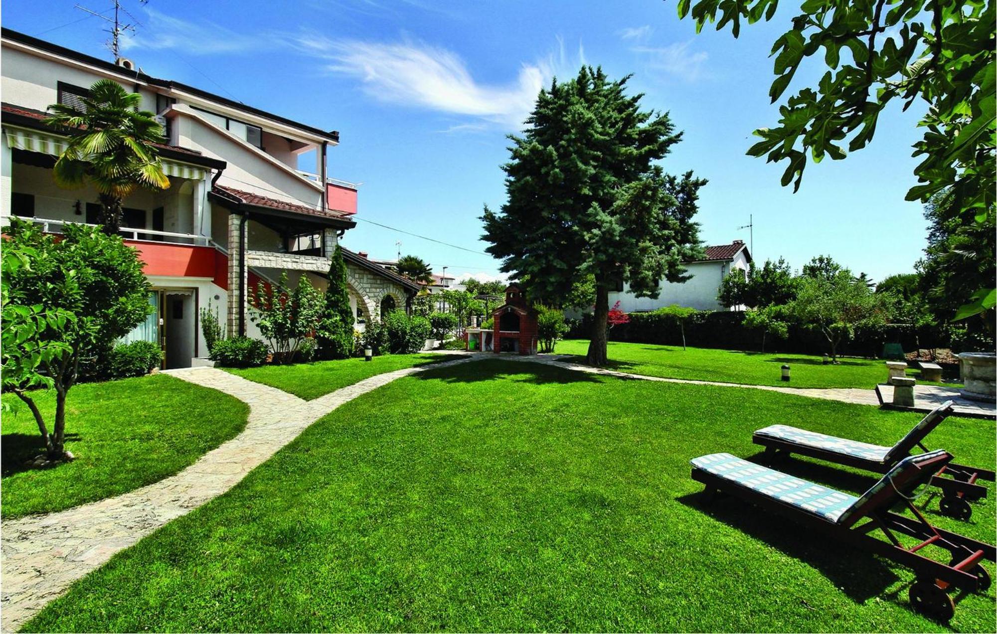 Awesome apartment in Savudrija with 2 Bedrooms&WiFi Buitenkant foto